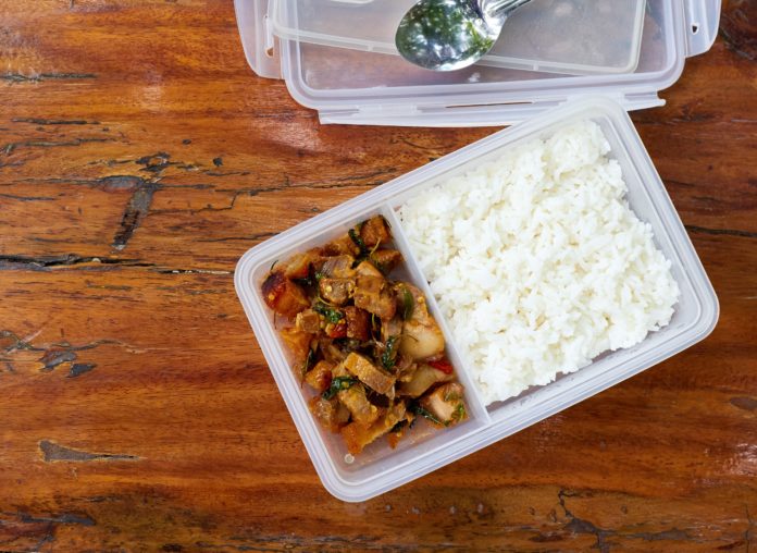 Voici-6-aliments-a-ne-surtout-jamais-conserver-dans-une-boite-en-plastique