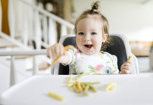 12 aliments à ne jamais donner à bébé Bebe-12-aliments-a-ne-pas-lui-donner-