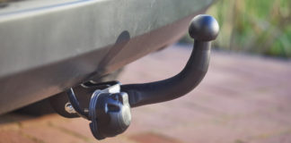 Les 5 erreurs à éviter lors du raccordement d’une boule d’attelage Boule-dattelage-ces-5-erreurs-a-eviter-lors-du-raccordement