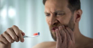 Connaissez-vous les symptômes de la gingivite ? Sante -Mal-de-dent-mauvaise-haleine-saignement -connaissez-vous-la-gingivite-