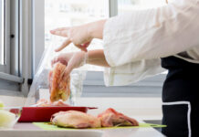 Tout conserver grâce au sachets sous-vide Découvrez comment les sachets sous-vide révolutionnent la conservation. Optimisez votre espace, réduisez le gaspillage et préservez vos aliments durablement.