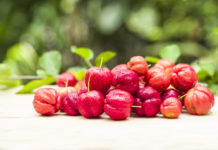Le fruit qui contient plus de vitamine C qu’une orange Ce-petit-fruit-contient-plus-de-vitamine-C-quune-orange-et-va-vous-booster-pour-la-journee-