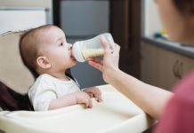 Bébé : peut-on lui donner du lait de soja ? Peut-on-donner-du-lait-de-soja-a-son-bebe-