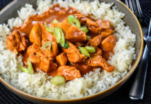 La savoureuse et simple recette du poulet au curry du chef Lignac Poulet-au-curry-de-Cyril-Lignac-une-recette-savoureuse-et-tres-simple-a-faire-Le-poulet-est-super-tendre-et-parfume-