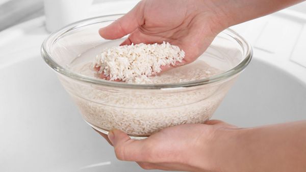 Pourquoi-faut-il-laver-son-riz-La-reponse-des-experts