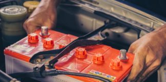 Pourquoi encore utiliser une batterie 12V sur une voiture électrique ? Voiture-electrique-pourquoi-encore-utiliser-une-batterie-12V-