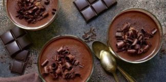 La recette rapide et gourmande de la mousse au chocolat du chef Etchebest Voici-la-divine-recette-de-la-mousse-au-chocolat-en-15-minutes-chrono-de-Philippe-Etchebest