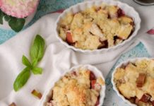 La recette simple et gourmande du crumble aux pommes du chef Lignac Crumble-aux-pommes-de-Cyril-Lignac-une-recette-simplissime-et-delicieuse-avec-une-sauce-au-caramel-beurre-sale-parfaite-