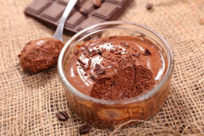 La-mousse-au-chocolat-ultra-onctueuse-de-Philippe-Etchebest-se-realise-en-15-minutes-et-voici-comment