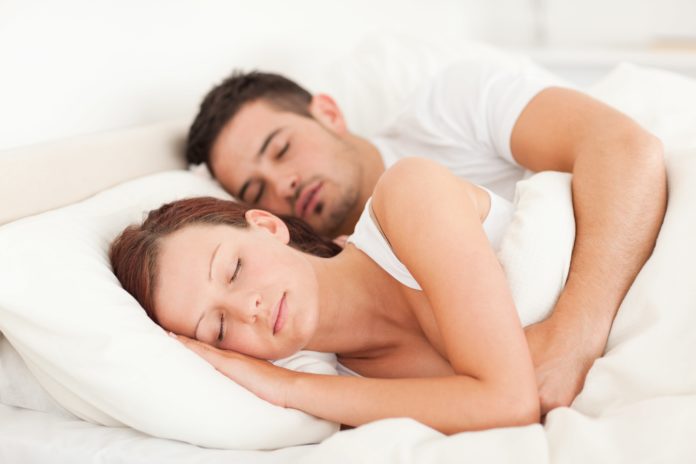 Pour-vivre-heureux-en-couple-voici-pourquoi-il-ne-faut-pas-dormir-avec-votre-moitie-selon-la-science