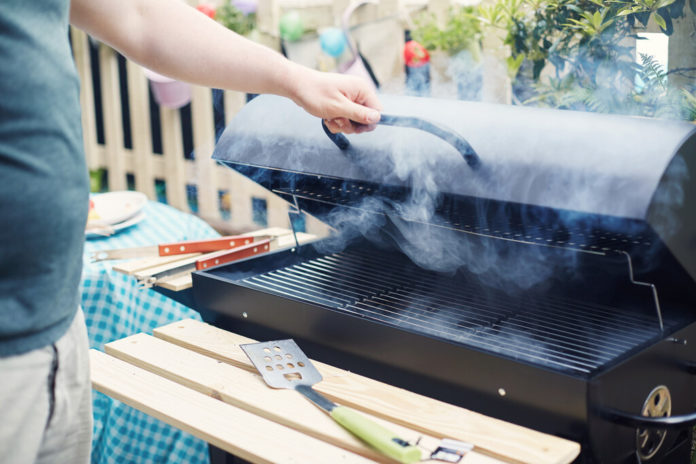 Nettoyage-grille-de-barbecue-9-solutions-naturelles-pour-la-degraisser-efficacement