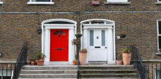 Comment choisir sa porte sur-mesure pas chère 5e99b61371de4267383885c62780871e_html_1ff243cb52ba6c85