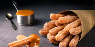 La recette gourmande des churros au chocolat du chef Lignac Churros-chocolat-Cyril-Lignac-la-recette-ultra-regressive-et-tres-gourmande-qui-va-faire-notre-ete