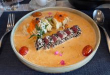 La recette du saumon bouillon thaï du chef Lignac Partez-en-road-trip-culinaire-en-Thailande-grace-a-la-recette-du-saumon-bouillon-thai-de-Cyril-Lignac