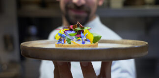 Thibaut Spiwack : ce chef qui se cache derrière la cuisine de Gabriel dans Emily in Paris Emily-in-Paris-ce-chef-Parisien-se-cache-derriere-la-cuisine-de-Gabriel