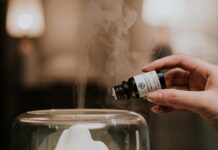 Les huiles essentielles : voyage au coeur des rituels Les huiles essentielles : voyage au coeur des rituels