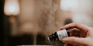 Les huiles essentielles : voyage au coeur des rituels Les huiles essentielles : voyage au coeur des rituels