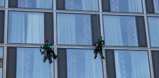 Laver ses vitres à Laval : 3 critères pour choisir le bon professionnel Laver ses vitres à Laval : 3 critères pour choisir le bon professionnel