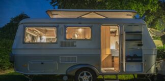 Tracter une caravane, une remorque ou un plateau : les règles et responsabilités Tracter une caravane, une remorque ou un plateau : les règles et responsabilités