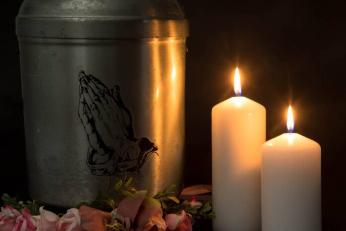 Obsèques : où déposer l'urne cinéraire contenant les cendres du défunt ?