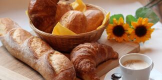 Blog du Made in France : Célébrer l’Excellence Française Promouvoir l'Artisanat et l'Industrie Nationale Le "Made in France" est bien plus qu'une simple mention sur une étiquette. C'est un label de qualité et d'excellence qui incarne l'art de vivre à la française, l'innovation, la tradition et la durabilité. Les blogs dédiés au "Made in France" célèbrent cette richesse et encouragent la consommation responsable. Ils mettent en lumière les artisans, les créateurs et les entreprises qui contribuent à la prospérité de l'industrie nationale. 1. Le Savoir-faire à la française Le "Made in France" est synonyme de savoir-faire exceptionnel. Le blog made in France dédié à cette thématique mettent en avant des artisans et des créateurs talentueux qui excellent dans leur domaine, qu'il s'agisse de la mode, de la gastronomie, de l'ameublement, de la parfumerie, ou de tout autre secteur. Ils racontent les histoires derrière les produits, soulignant la passion et le dévouement qui les animent. Le made in France a également conquis des internautes ailleurs dans le monde, c'est ainsi qu'aujourd'hui le made in France s'exportent bien et que les produits français ont la còte rivalisant souvent avec les produits locaux. 2. L'innovation et la durabilité Le "Made in France" n'est pas figé dans le passé. Les blogs des arts et médias dédiés à cette philosophie montrent comment l'innovation et la durabilité sont au cœur de l'industrie française. Que ce soit à travers des matériaux durables, des processus de production éco-responsables ou des technologies de pointe, ces blogs mettent en avant les avancées qui garantissent un avenir meilleur. 3. Le soutien aux petites entreprises Le "Made in France" est souvent synonyme de petites entreprises et d'artisans locaux. Les blogs contribuent à soutenir ces acteurs économiques en faisant la promotion de leurs produits. Ils encouragent les lecteurs à acheter français, à privilégier la qualité sur la quantité et à contribuer ainsi au dynamisme de l'économie nationale. L’importance de soutenir les entreprises qui fabriquent des produits en France... Soutenir les entreprises qui fabriquent des produits en France peut avoir un impact significatif sur l'économie et le marché de l'emploi du pays. En choisissant d'acheter des produits fabriqués en France, les consommateurs peuvent contribuer à dynamiser l'économie locale et soutenir les entreprises françaises. Cela peut à son tour conduire à la création de nouveaux emplois et à la préservation des emplois existants. Les initiatives gouvernementales, comme la rencontre annuelle mettant en lumière les entreprises et les producteurs français, soulignent encore davantage l'importance de soutenir les entreprises locales. De plus, réduire la pression fiscale sur les entreprises et apporter un soutien ciblé peuvent encourager la croissance des entreprises françaises et contribuer à une économie prospère. 4. La célébration de la culture française Les blogs du "Made in France" ne se limitent pas à l'économie, ils célèbrent également la culture française. Ils mettent en avant l'art de vivre, la gastronomie, la mode, le design et bien d'autres aspects de la richesse culturelle française. Ils donnent aux lecteurs l'opportunité de plonger dans l'univers français, qu'ils soient locaux ou étrangers. Conclusion Les blogs consacrés au "Made in France" sont des ambassadeurs de l'excellence française. Ils mettent en avant le savoir-faire, l'innovation, la durabilité et la culture qui font de la France un pays unique. Ils encouragent la consommation responsable et le soutien aux petites entreprises, contribuant ainsi à préserver et à promouvoir l'industrie nationale. Ces blogs sont une source d'inspiration pour tous ceux qui souhaitent découvrir et célébrer le meilleur de la France.