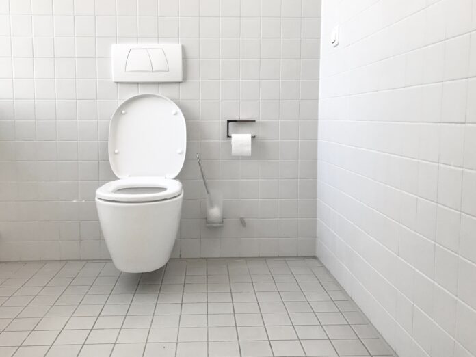 Comment récurer efficacement la cuvette des toilettes ?