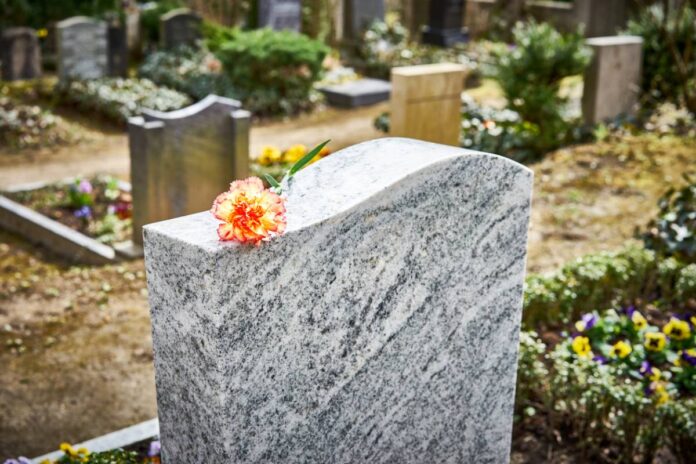 Choisir un monument funéraire : la question de la pierre
