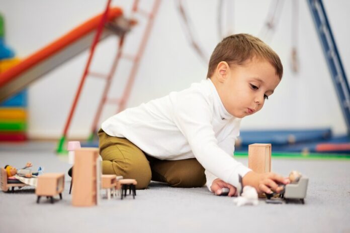 Jeux Montessori 12 à 18 mois : quels choix pour son enfant ?