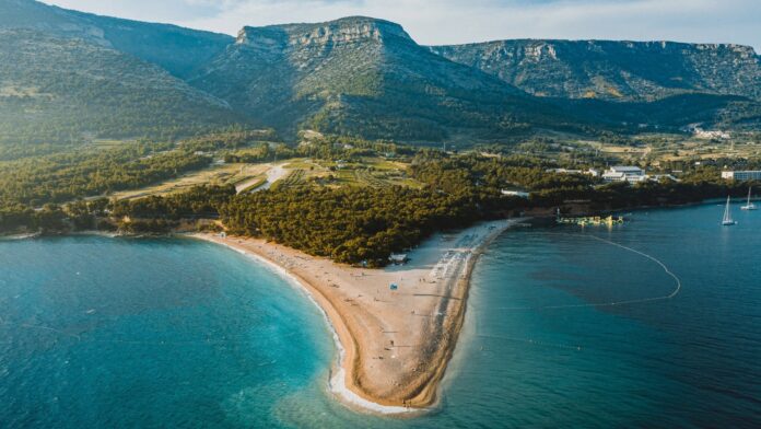 Voici-les-plus-belles-plages-dEurope-a-visiter-en-2024-selon-Lonely-Planet