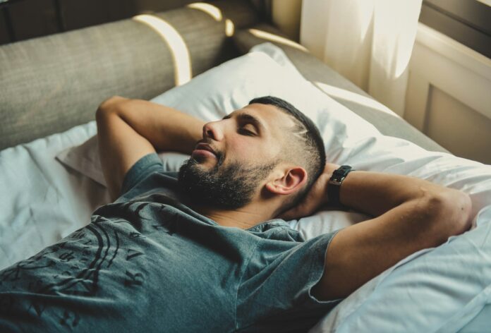 Quels avantages et quels inconvénients de dormir sur le dos ?