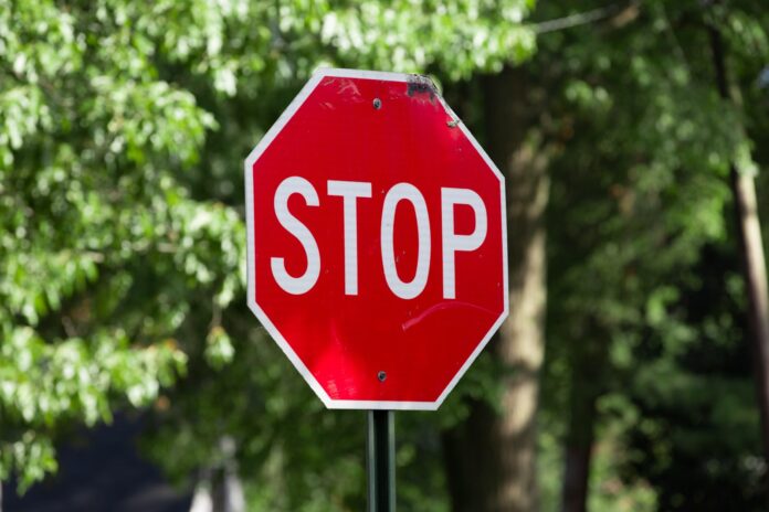Panneaux de signalisation et panneau stop : origines