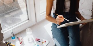 L’Art Subtil de la Peinture sur Soie avec H-Dupont pexels-photo-7282692