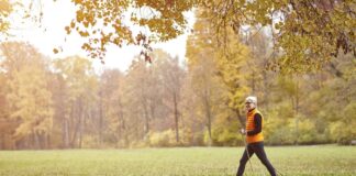 Pourquoi la marche nordique est-elle idéale après 60 ans ? Pourquoi la marche nordique est elle idéale après 60 ans ? (Inversée)