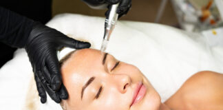 Découvrez le microneedling : une révolution pour une peau régénérée ! Découvrez le microneedling : une révolution pour une peau régénérée ! (Inversée)