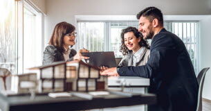 Immobilier : l’importance cruciale de renégocier votre assurance Immobilier. Pourquoi la negociation de votre assurance est aussi fondamentale