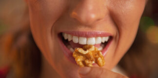 Pourquoi les noix sont-elles une collation idéale pour le soir ? Pourquoi les noix sont elles une collation idéale pour le soir ? (Inversée)