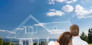 Maison : découvrez enfin ses multiples synonymes et usages en français 65483791 loving young couple looking at dream house.