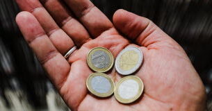 La dysmorphie financière ou l’anxiété de manquer d’argent La dysmorphie financière ou l’anxiété de manquer d’argent (Inversée)