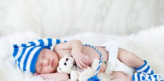 Lit parapluie Bébé Confort : votre guide complet 18261405 sleeping baby boy