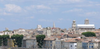 Mobilité en Provence : Arles au cœur des trajets entre Marseille et Aix-en-Provence ba6152f347dffed85d3814de365c5034