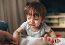 La maladie des nourrissons : la sténose du pylore Vomissements en jet chez le bébé ? Identifiez les signes de la sténose du pylore et découvrez le traitement chirurgical pour une guérison définitive.