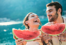 Peau : que manger et boire pour rayonner tout l’été ? Peau : que manger et boire pour rayonner tout l’été ? (Inversée)
